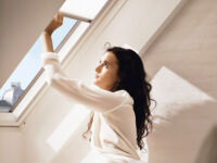 Großes Velux Dachfenster mit Plissee in Hattingen