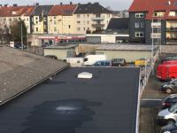 Flachdachsanierung mit Icopal Bitumenschweissbahnen und Wärmedämmung